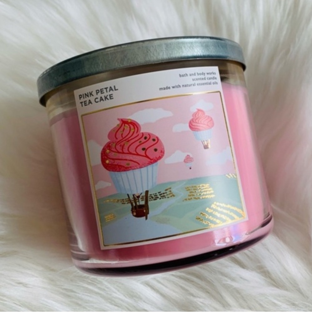 Bath & body works NWT Pink Petal Tea Cake 3 wick candle new